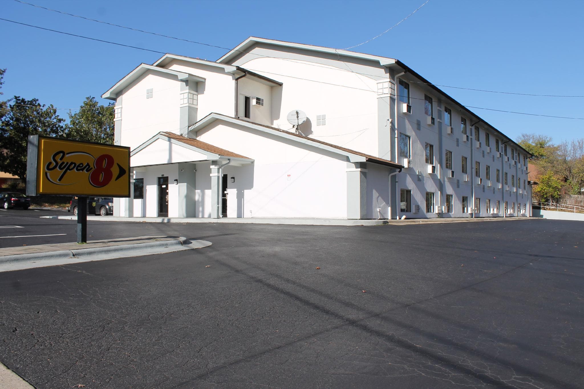 Super 8 By Wyndham Greensboro/Coliseum/Conv.