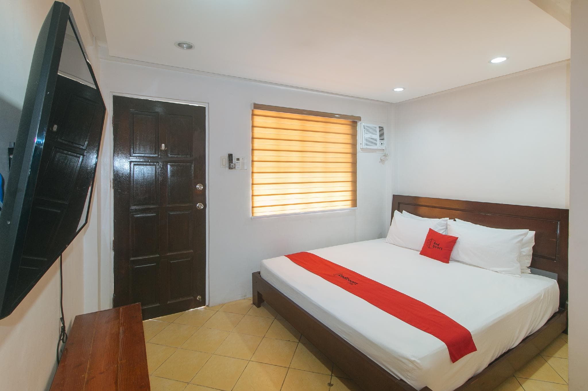 RedDoorz @ Davids Travellers Inn Cavite