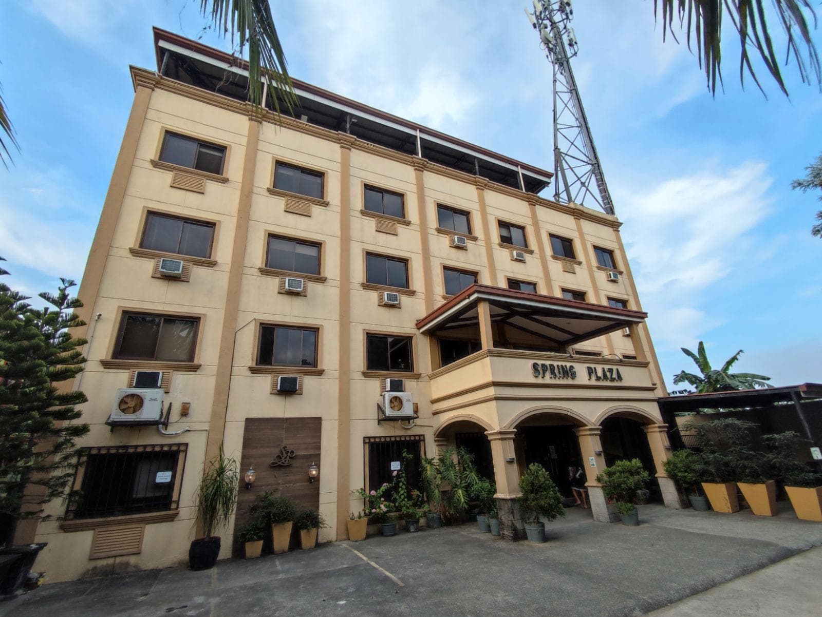 Spring Plaza Hotel