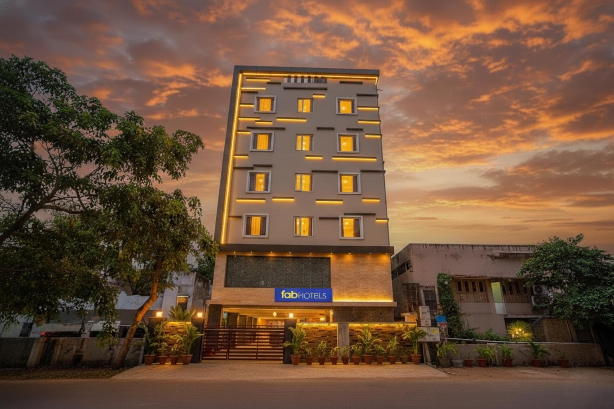 FabHotel RR Grand - Next to Trendset Mall