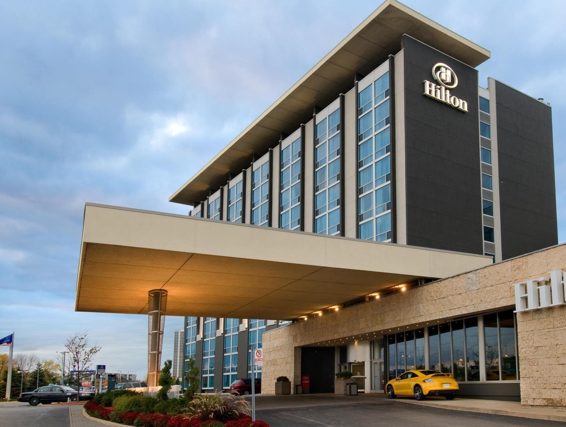 Hilton Toronto Airport Hotel & Suites
