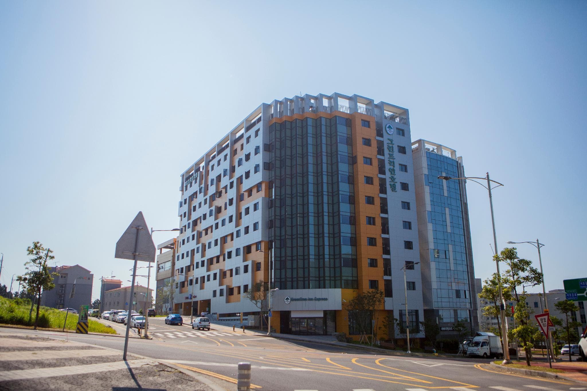 Grand Millions Hotel