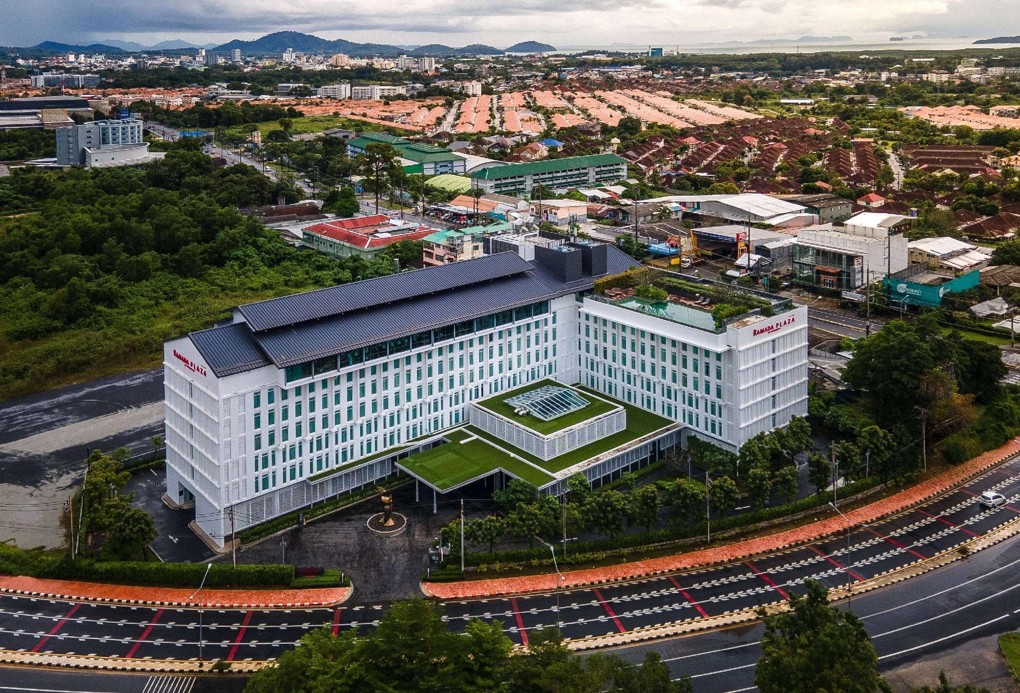 Ramada Plaza by Wyndham Chao Fah