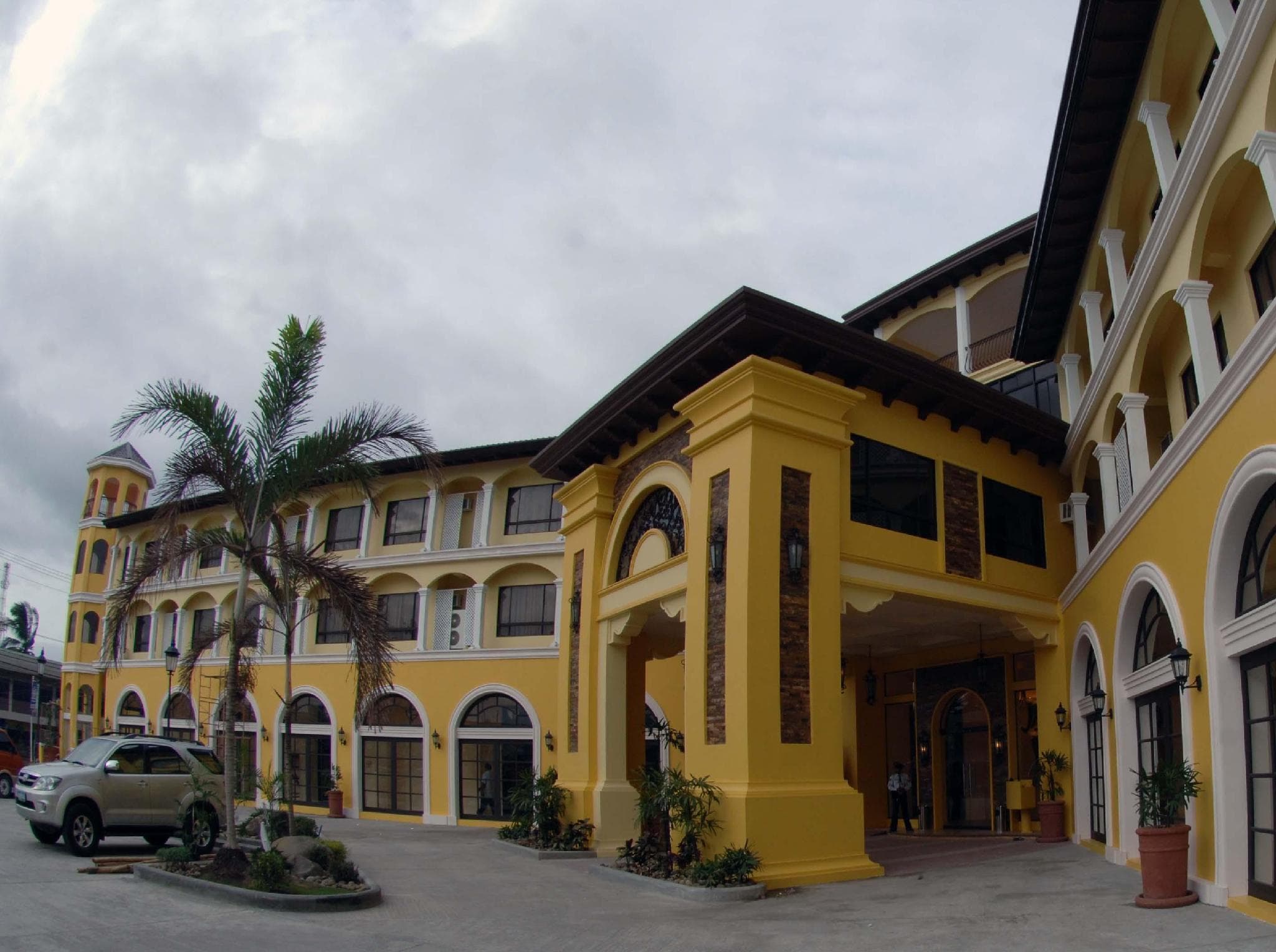 Planta Centro Bacolod Hotel & Residences