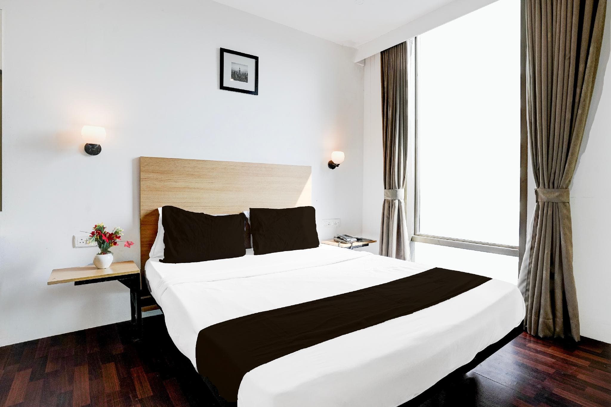 Super Townhouse PBG Mall Vashi
