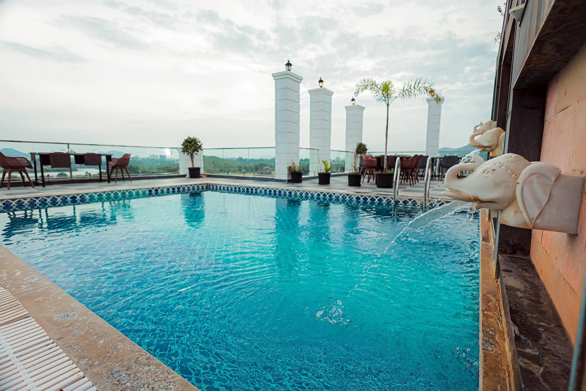 Revaas Lake View Boutique Hotel