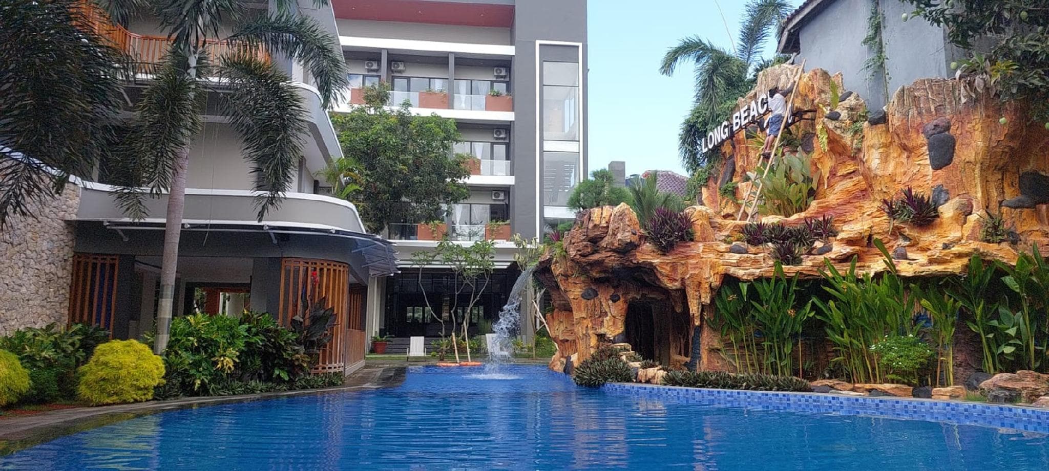 LONG BEACH HOTEL PANGANDARAN