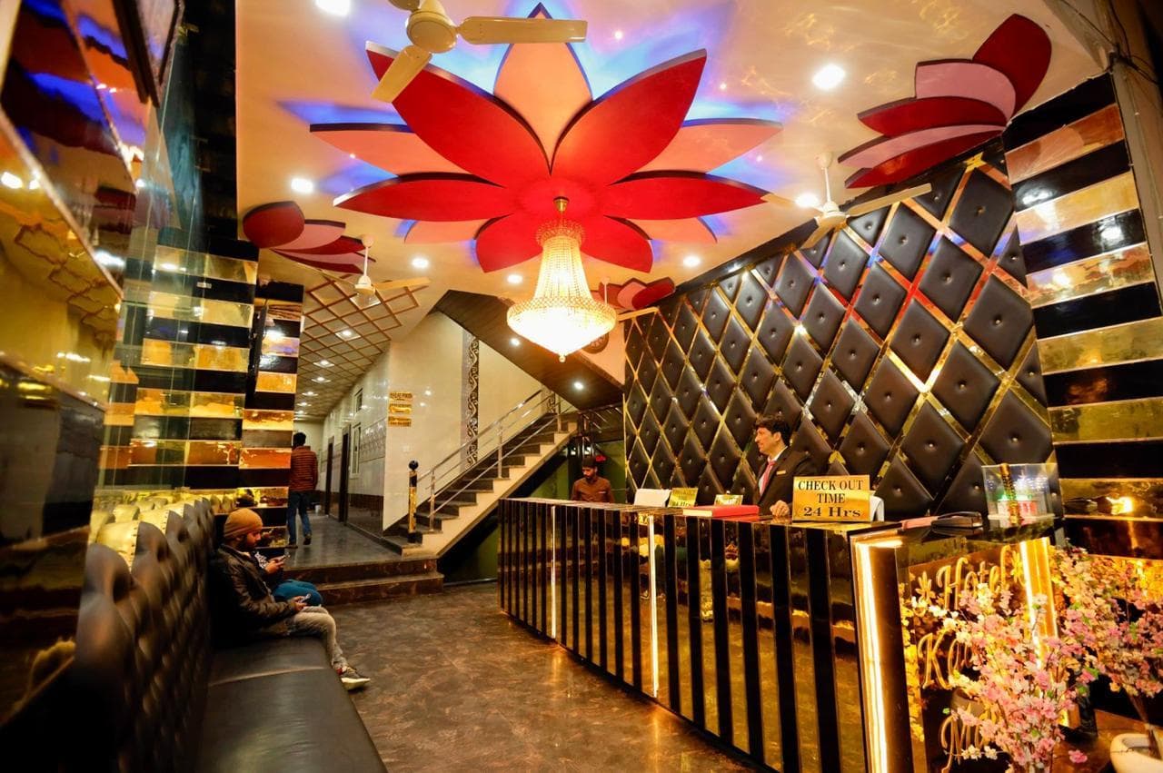 Hotel Kaaynat Mahal 25 Mtrs from Dargah