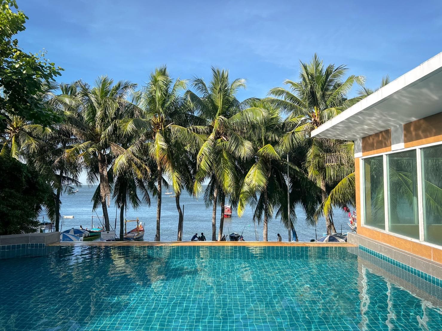 Nana Chat Bangsaen Hotel