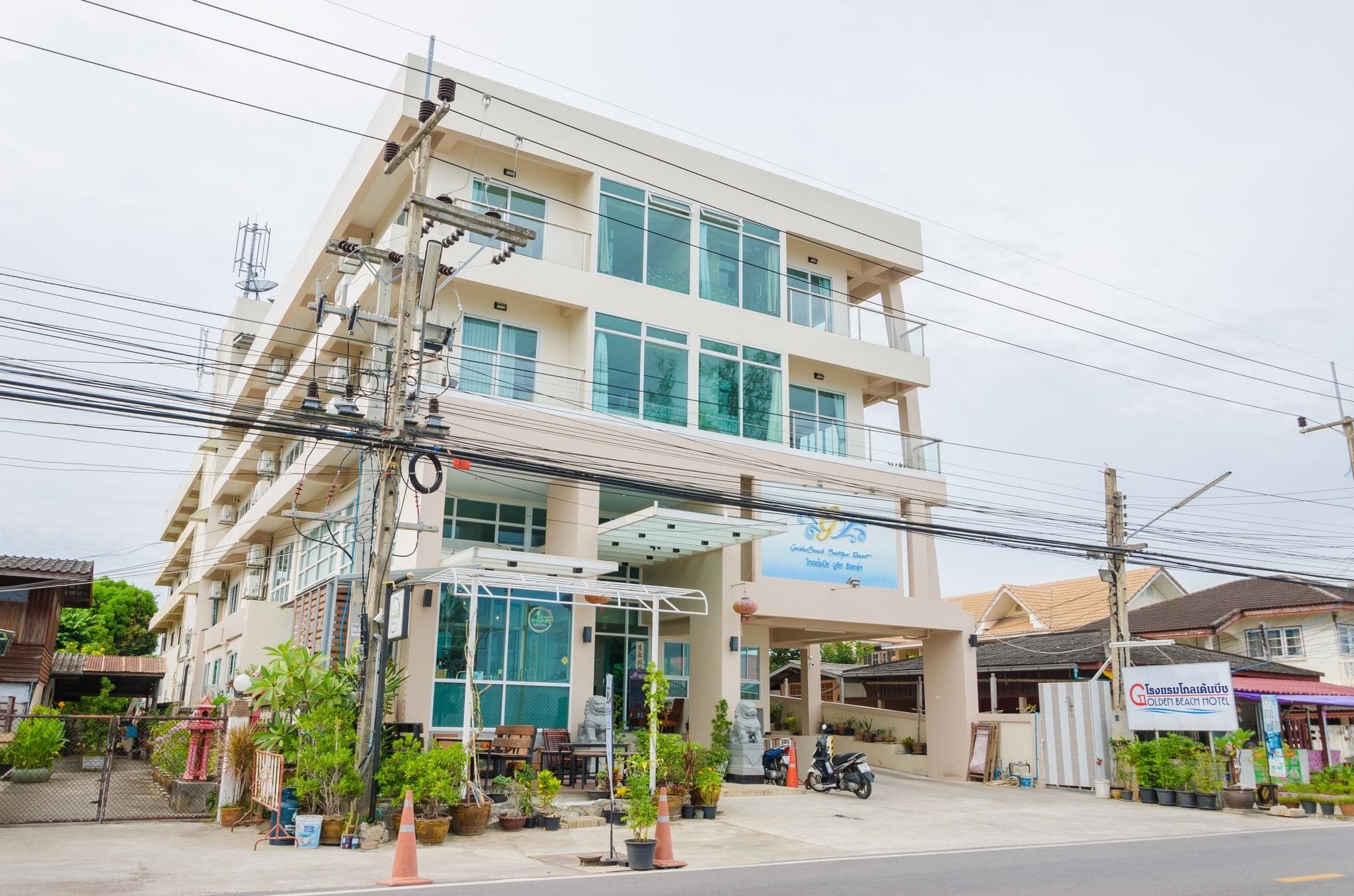 GoldenBeach Boutique Resort