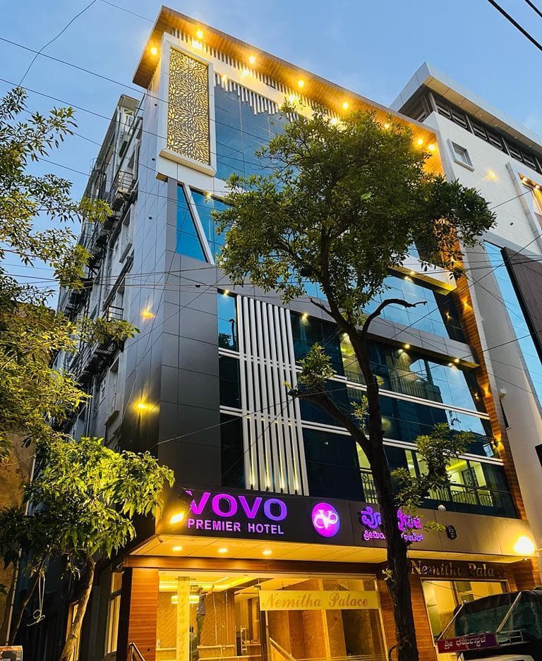 VOVO PREMIER HOTEL