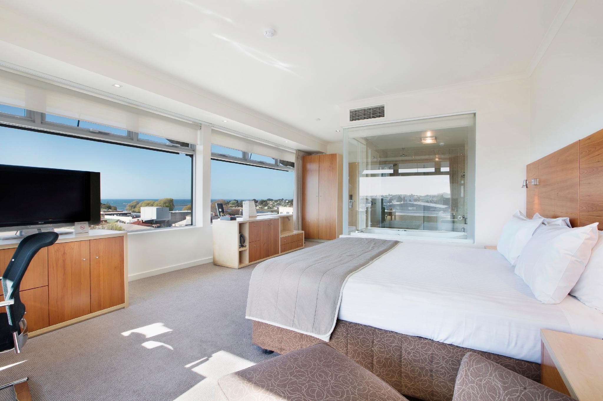 Nightelier Devonport Gateway Hotel