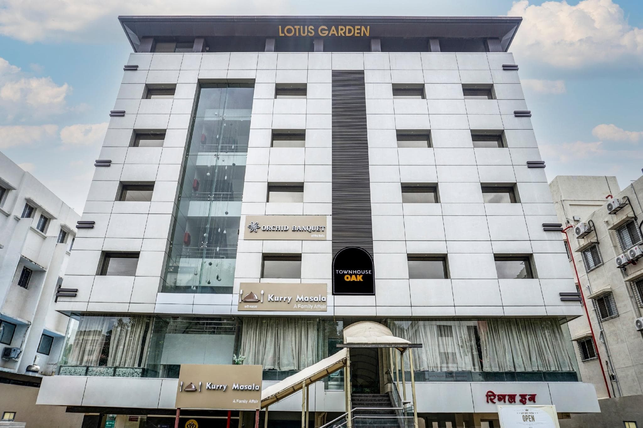 Super Townhouse OAK Regal Inn Near Sant Tukaram Nagar Metro Station