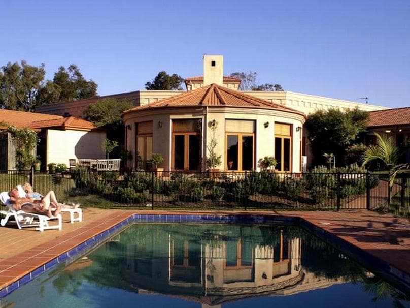 Estate Tuscany, The Mill & Brokenback Bar