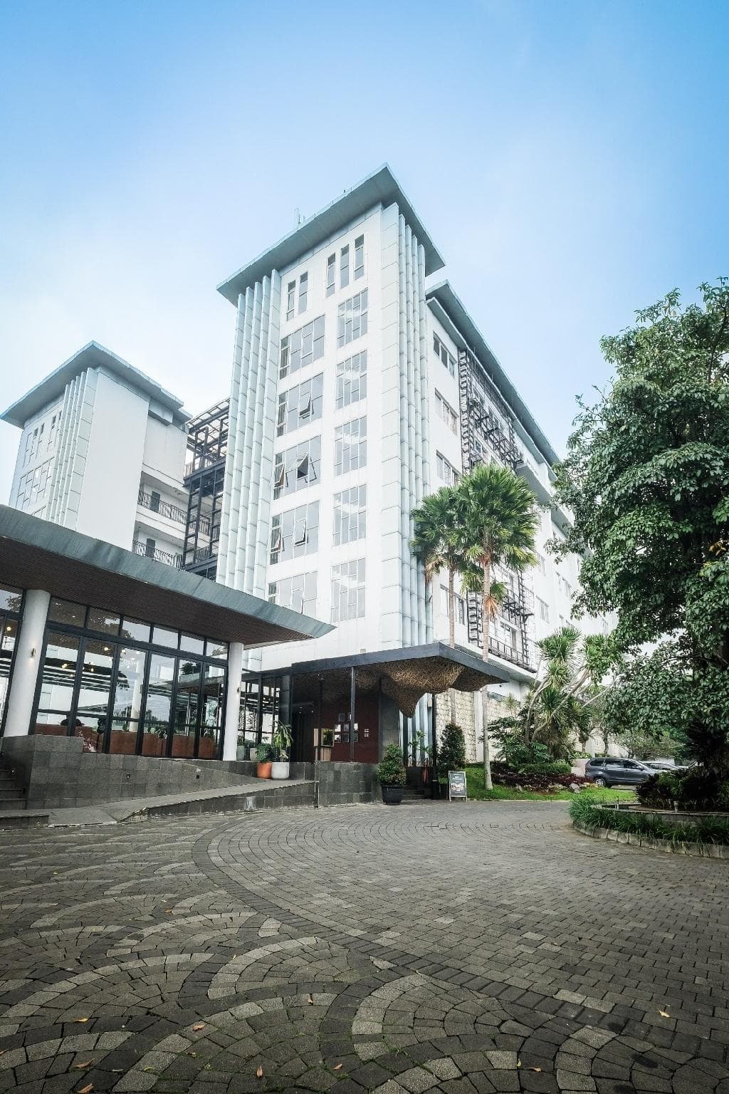 Clove Hotel
