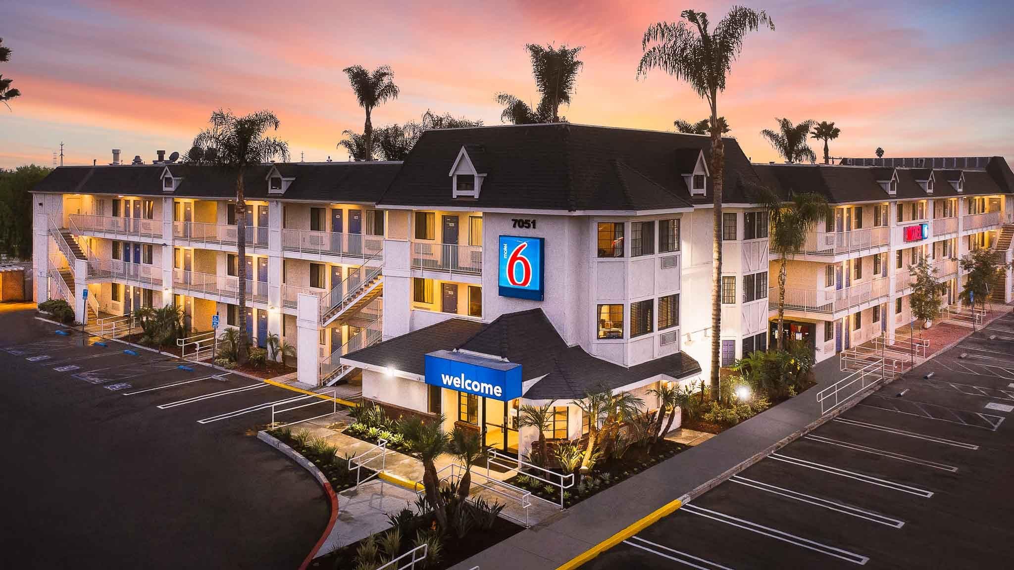 Motel 6 Buena Park, CA - Knotts Berry Farm - Disneyland